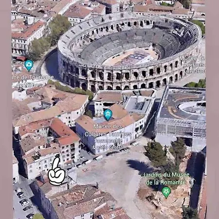 Le Petit Musée à 2 Pas Des Arènes Appartamento *
